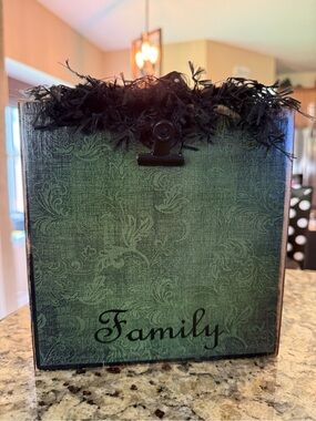 Green 'Family' Decorative Clipboard Photo Holder